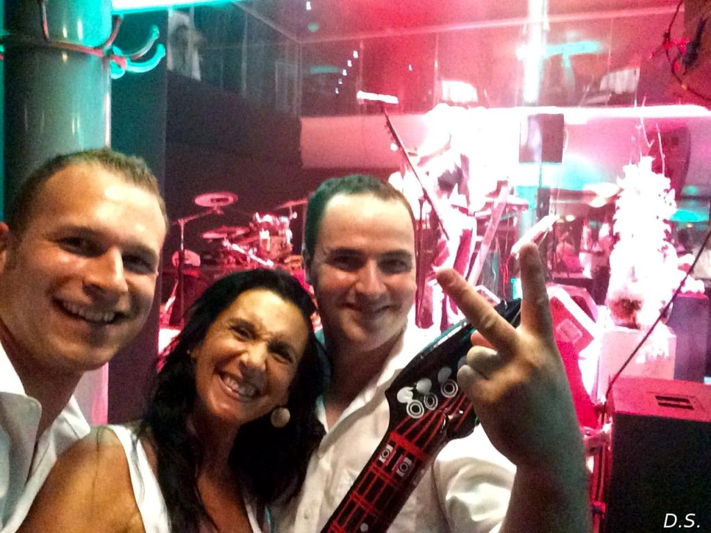 Q-Stall-Partyband